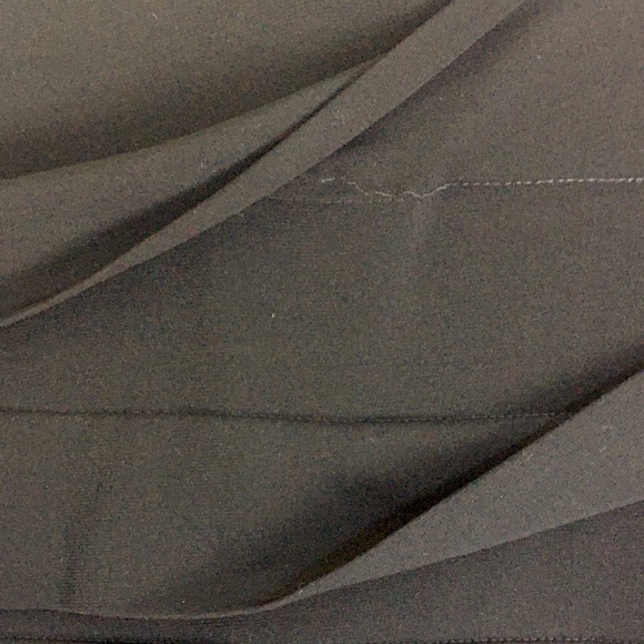 Two-tone embellished appliqué cocktail dress - Picture 7 of 8